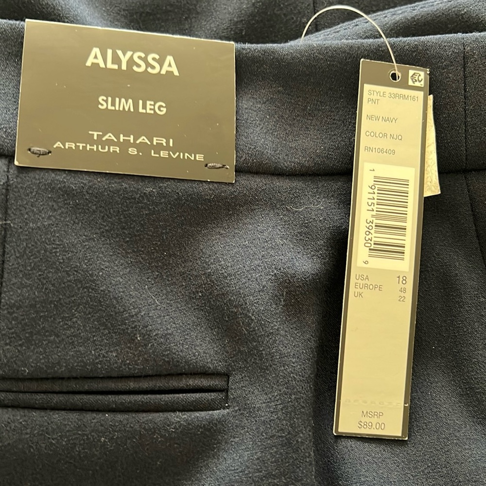 Tahari Alyssa slim leg Navy pants size 18